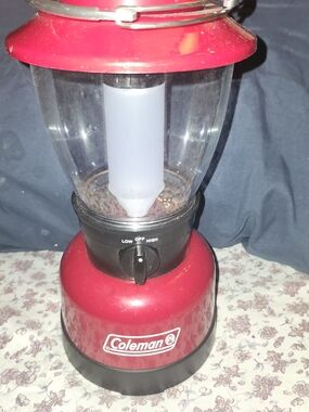 Coleman Classic 400-Lumen LED Chargable/D Battery Red Camping Lantern